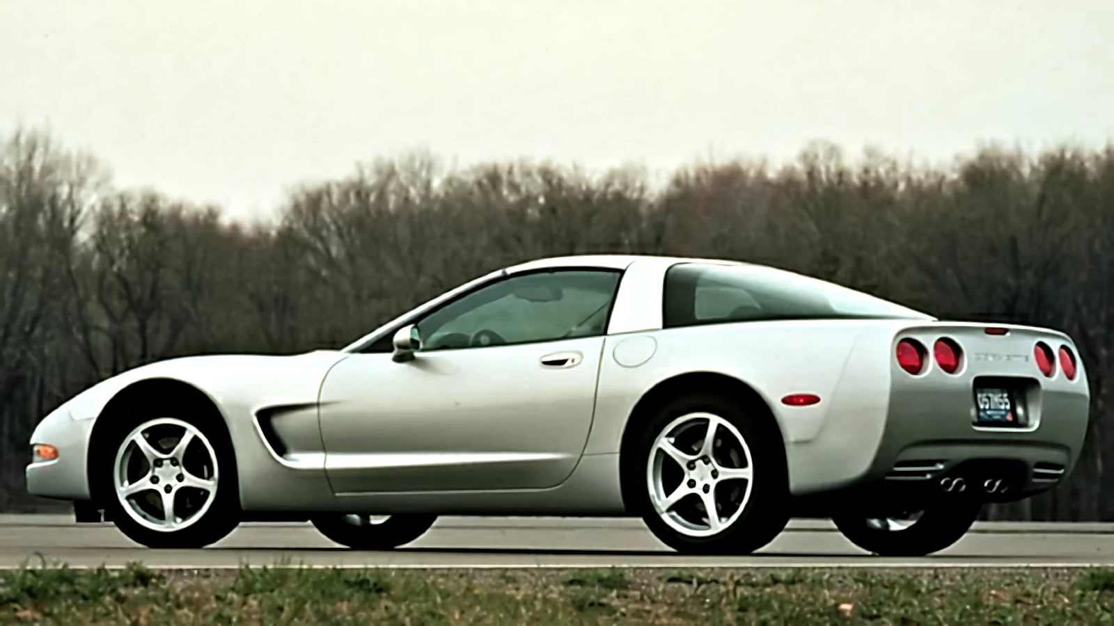 Click to Enlarge-Esc to Close Corvette Generations/C5/C5 2001 Silver Left.webp